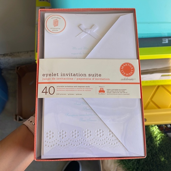 Eyelet invitation suite (4 boxes) - Picture 1 of 3